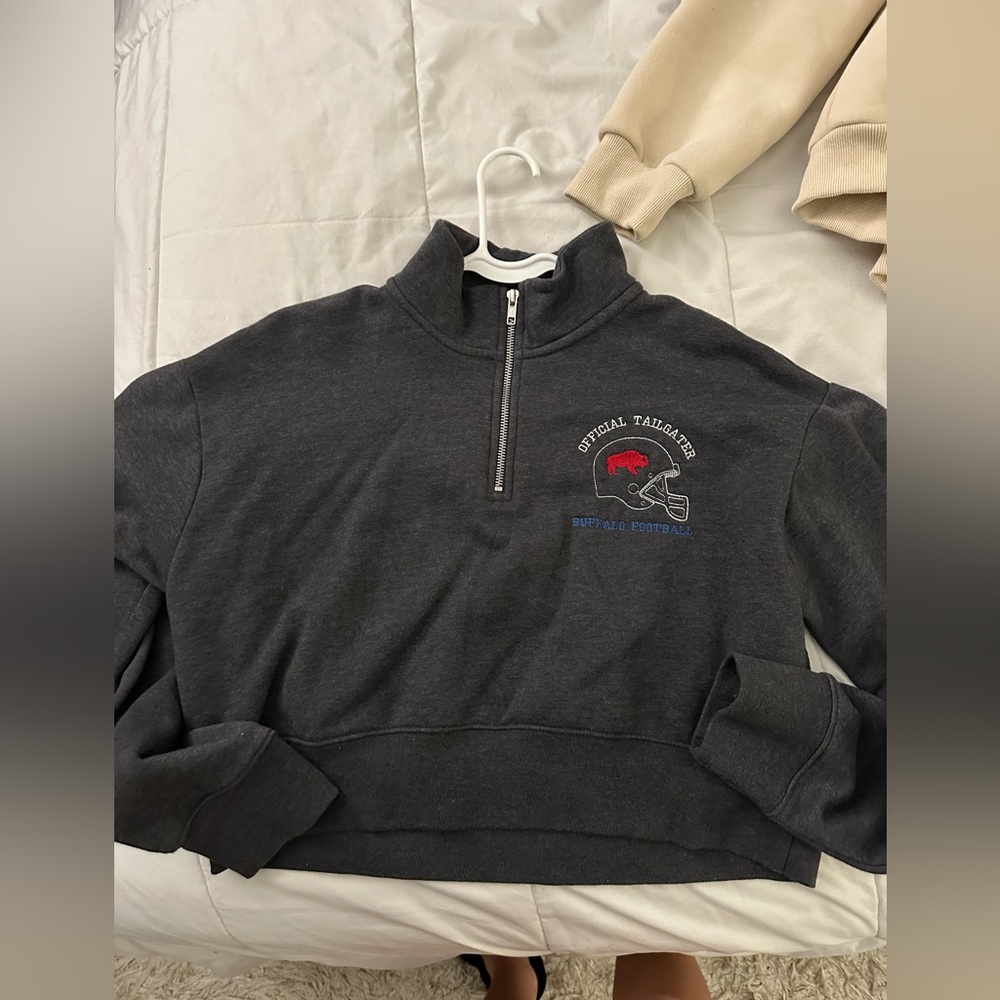 Buffalo bills cropped half zip